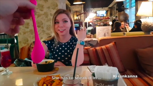 Devushka Poluchila Orgazm v Restorane! Publichnoe Konchanie! Lovense