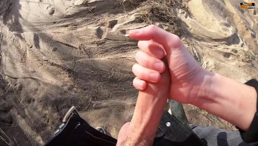 367px x 207px - GIRLFRIEND GIVES RISKY QUICK HANDJOB AT A PUBLIC BEACH | Modelhub.com