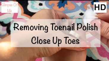 removing toenail polish close up toes - glimpseofme