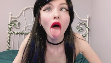 BRUNETTE DOING AHEGAO FACE AND SHOW TITS
