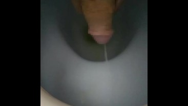 Handsome Japanese subjective pee! A large amount of golden water is fired on the toilet bowl! 036