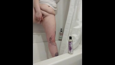 College Slut Rosalie Bleu Uses Dildo In Shower